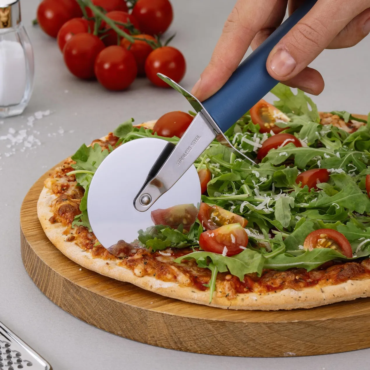 Pizzaschneider Essential, 20cm, blau